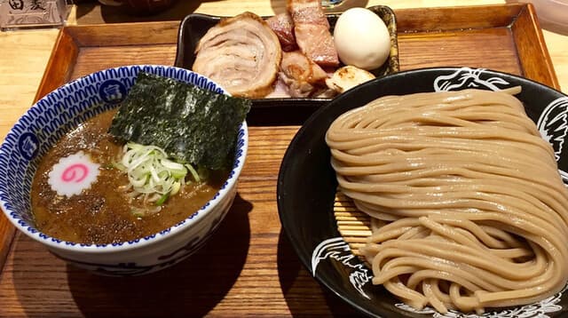 Chuka Soba Tomita: benchmark tsukemen at a nine-seat counter