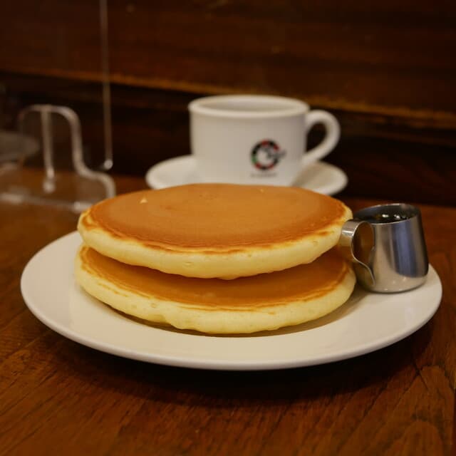 Motomachi Santos: Classic Kissaten Hotcakes