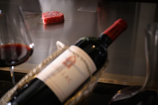 Teppanyaki Ishikari: Skyline Views and Premium Wagyu