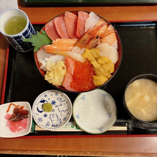 Minato Shokudo: Market-Fresh Seafood Bowls