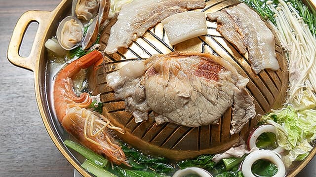 Mugata Senmon Ten Sawadee: Authentic Thai Grill and Hotpot