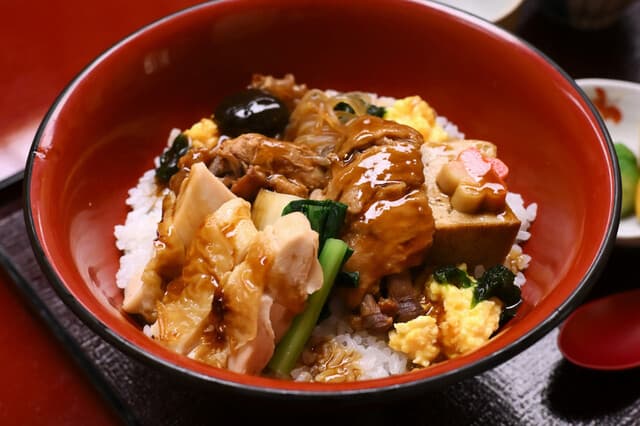 Tori Jaya Bettei: Classic Oyakodon and Udon-suki