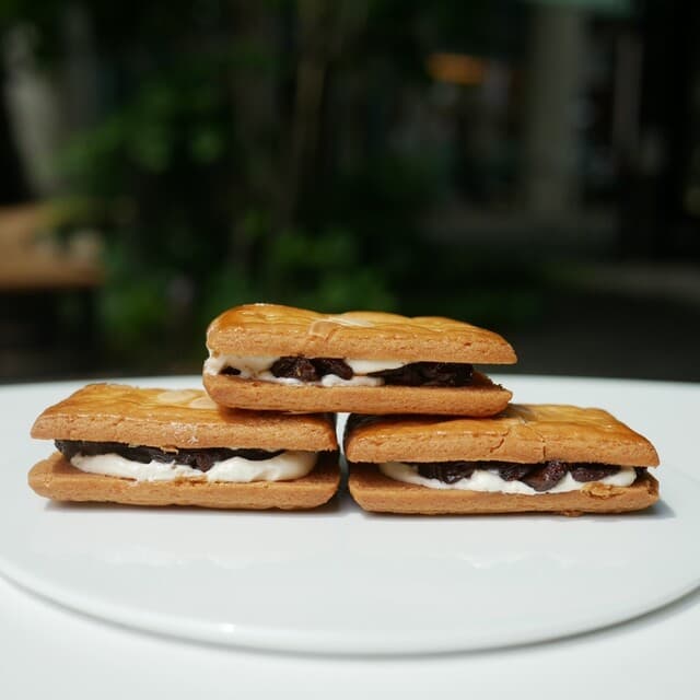 Paris Ogawa Ken Shimbashi ten: Classic Raisin Wich and Cakes