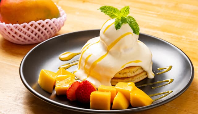 Fru-Full Akasaka ten: Classic Hotcakes and Fruit Parfaits