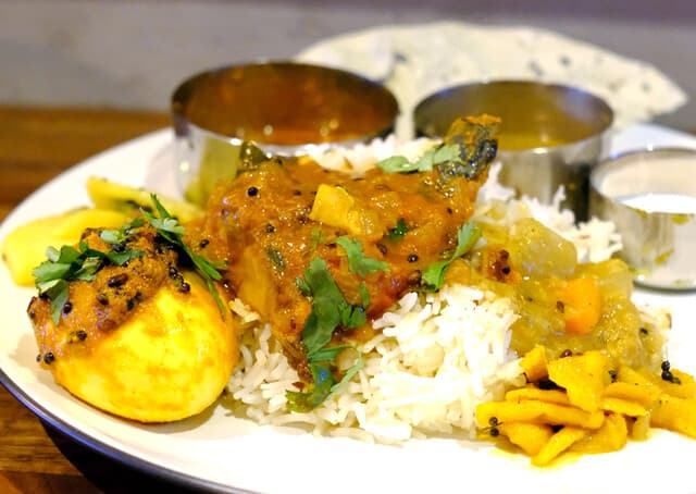 Spice Bar Mon Curry: South Indian–style curry plates