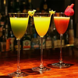 BAR BARNS: Bespoke Fruit Cocktails and Rare Whisky