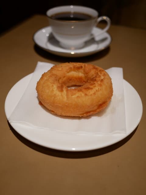 Rokuyosha Chika ten: Classic Kissaten Coffee and Donuts