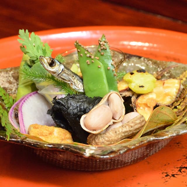 Kusajiki Nakahigashi: Foraged Vegetable Kaiseki