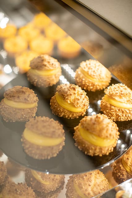 Creme de la Creme Kyoto honten: Pâtisserie-Level Choux Pastries