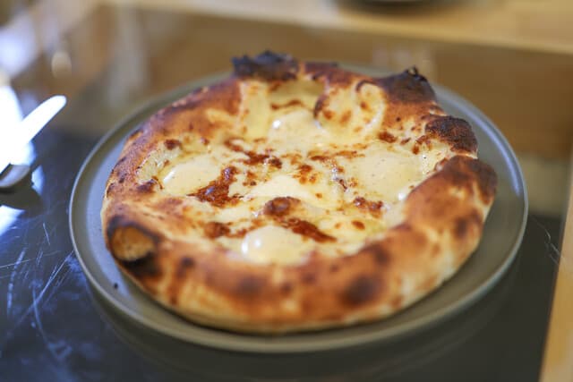 400°C PIZZA Kyoto: Unique High-Hydration Pizza