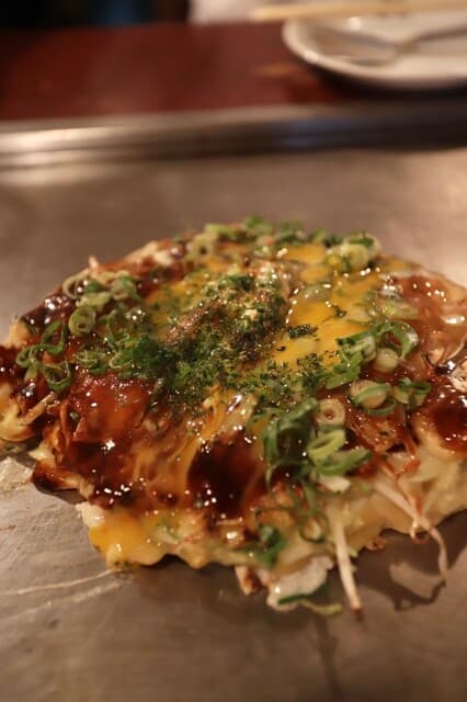 Okonomiyaki Kiji Umeda sukaibiru ten: Classic Osaka okonomiyaki