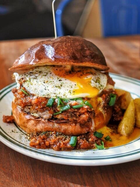 THE MUNCHIES BURGER WORKS.: Steak-like Hand-Chopped Burgers