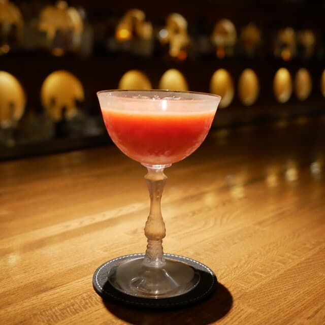 Laguna the Bar: Architectural Bar with Fruit Cocktails