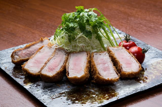 Kinton Koube ten: Tonkatsu with Rare Pork Cuts