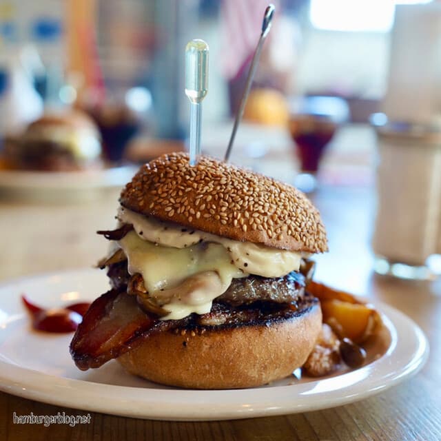 DAKOTA RUSTIC TABLE: Big Burgers and American Pies
