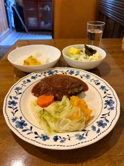 Yoshikawa Tei: Classic Japanese Hamburger Steaks