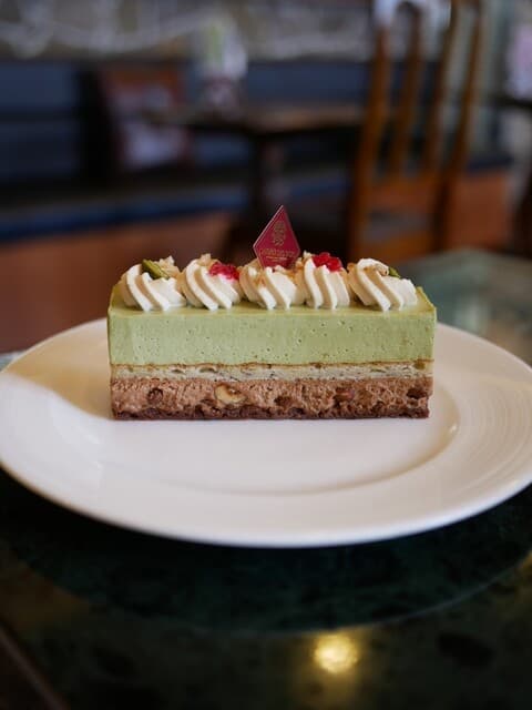 GATEAU DES BOIS LABORATOIRE Raboratowāru: Classic French Pâtisserie