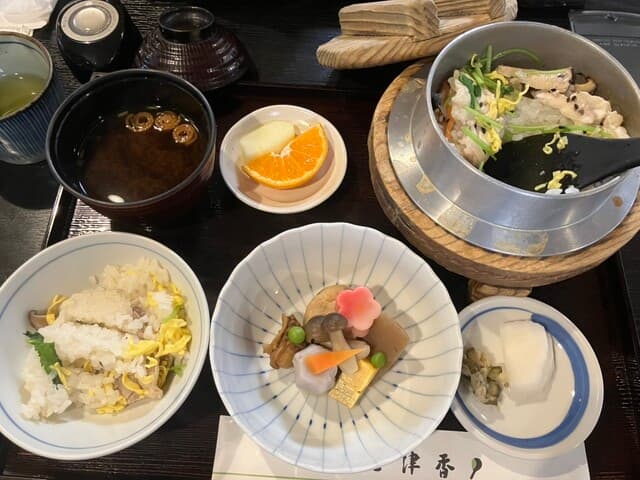 Kamameshi Shizuka Oomiya ten: Traditional Pot-Cooked Rice