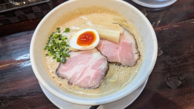 Ramenya Mitsuba Za Se Kondo: Foamy Pork and Chicken Ramen