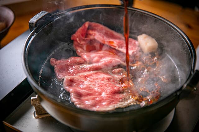 Sukiyaki to Gyumabushi Momoshiki: Yamato Beef Sukiyaki and Mabushi