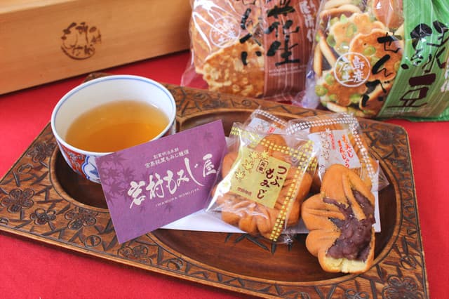 Iwamura Momijiya: Classic Momiji Manju on Miyajima