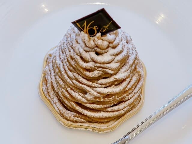 French Kashi 16 Ku: Fukuoka's Landmark Patisserie