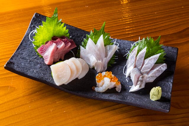 Uotora: Destination Izakaya for Fresh Seafood
