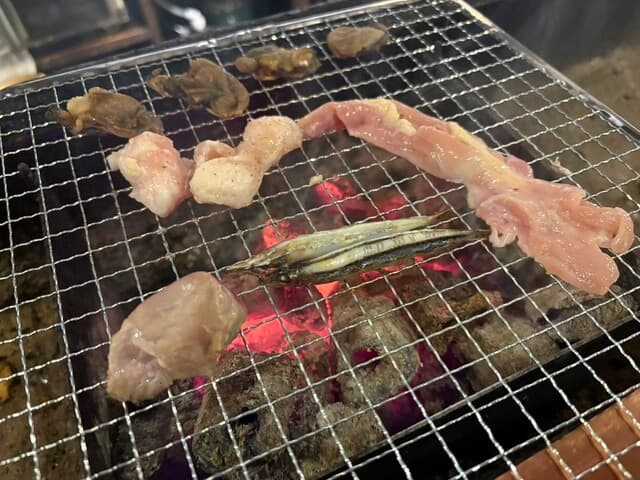Robata Kaminari Bashi: Counter-style Charcoal Grill