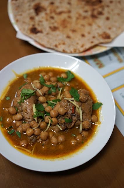 Hallal Food Marhaba: Authentic Pakistani Cuisine