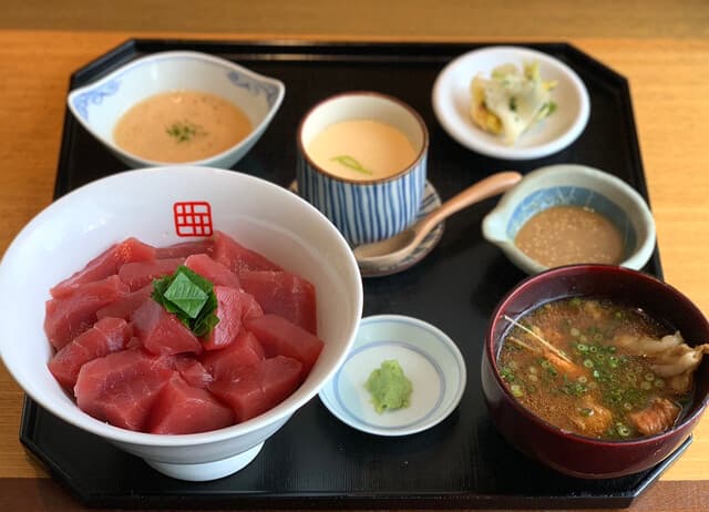 Tanakadashiki Seafood Shokudo Uochu: Premium Seafood Sets