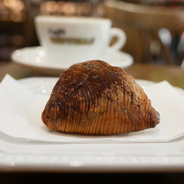 Cafe Ospitale: Neapolitan Sfogliatella & Espresso