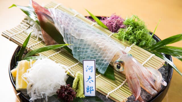 Kawa Taro Hakata eki ten: Live Squid Ikizukuri