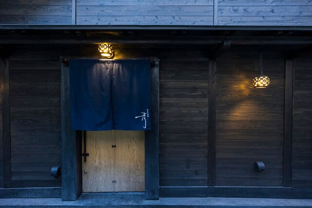 Narayamachi Ao: Inventive Japan-Meets-French Counter