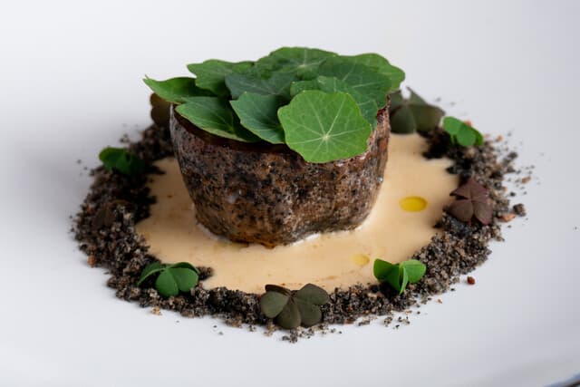 Syn: Theatrical French Counter Dining