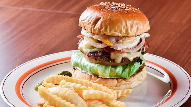Hamburger Shop Tomiyoshi: Creative Craft Burgers