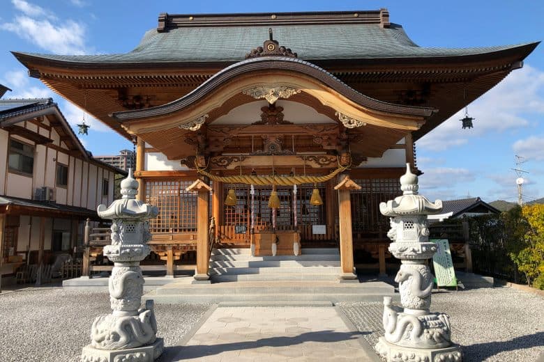 Iwakuni Shirohebi Shrine cover image