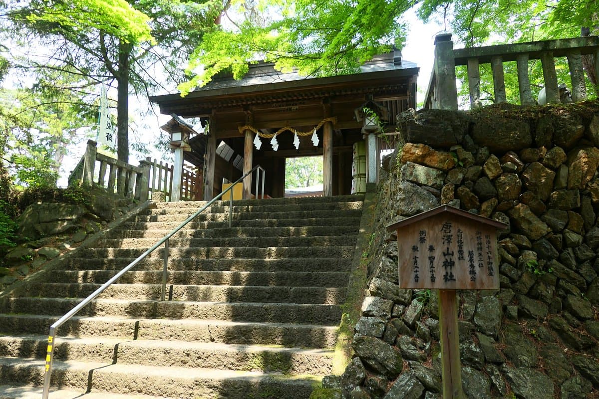 Karasawayama Castle Ruins