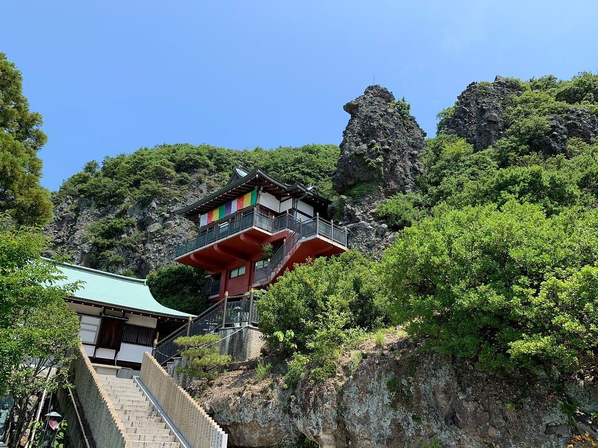 Nishinotakiryusui Temple