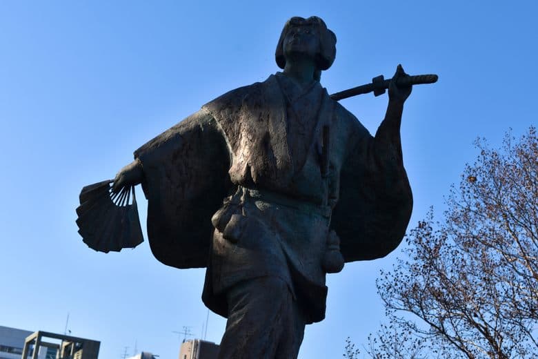 Statue of Izumo-no-Okuni