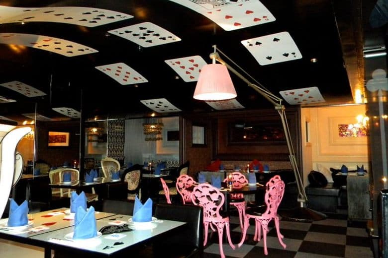 Fantasy Dining Alice in a Labyrinth