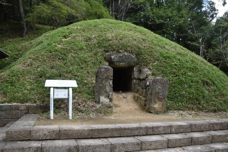 Yamanoue Stele and Tumulus