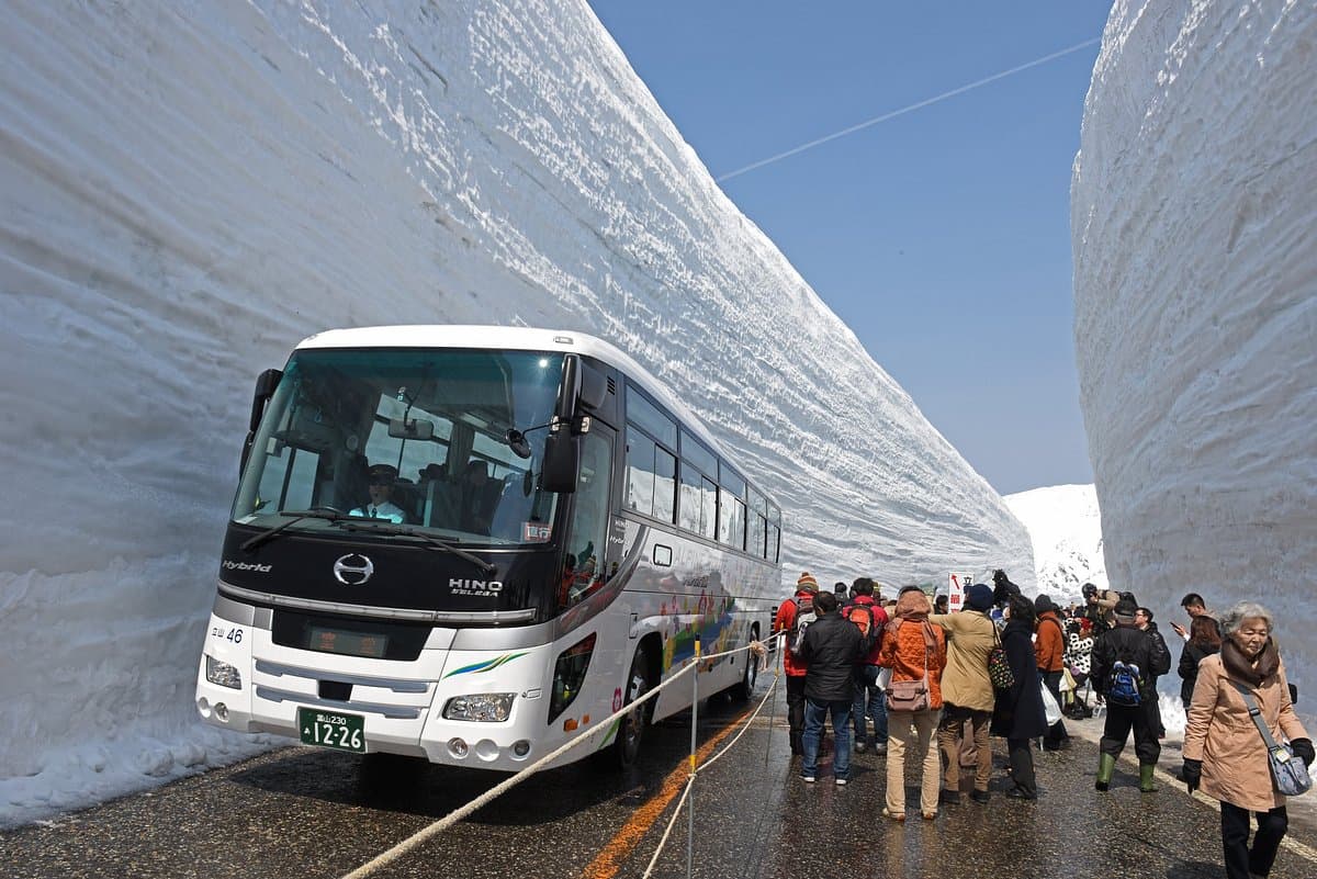 Yuki no Otani (Snow Wall) cover image