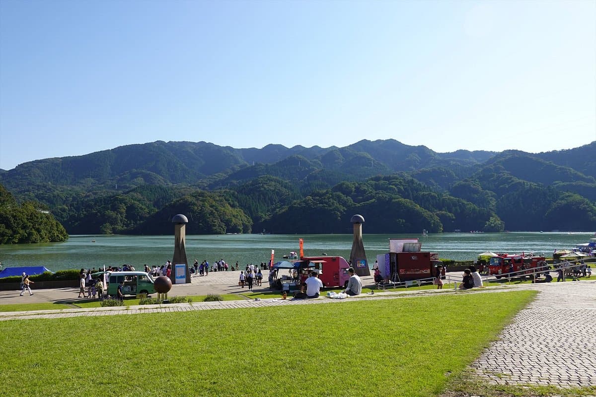 Sagami Lake Prefectural Park