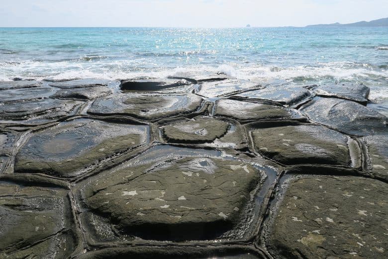 Tatami-ishi (Tatami Rocks)