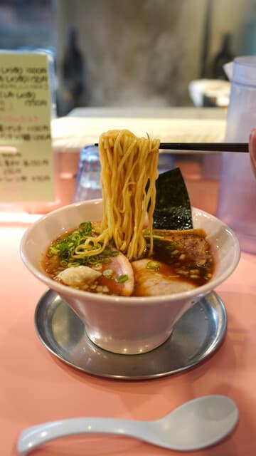 Ryusei Ken: Ramen with Charcoal-Charred Chashu and Wontons