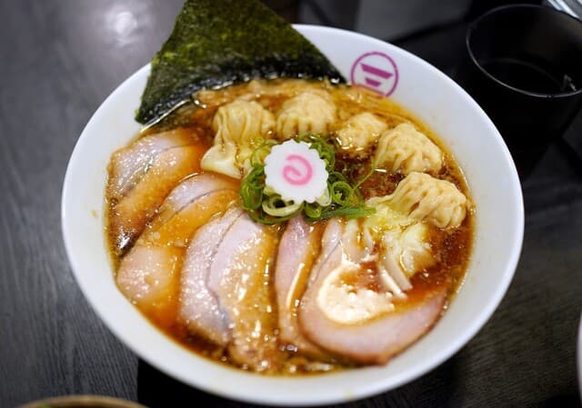 Yokohama Chuka Soba Ishin Shoten Honten: Ginger Shoyu Ramen and Wontons
