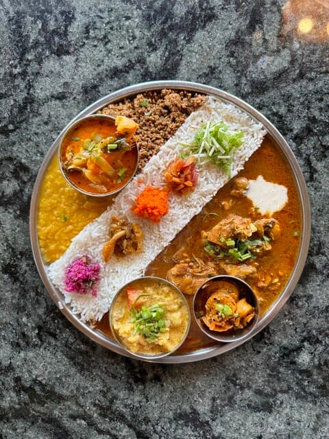 Marumasara: Spice-Curry Plates Built for Mixing, Lunch Only