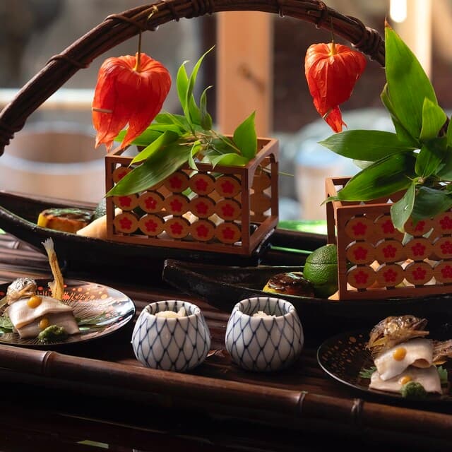 Fushimi Cho Kakoi Yama: Theatrical Osaka Kaiseki