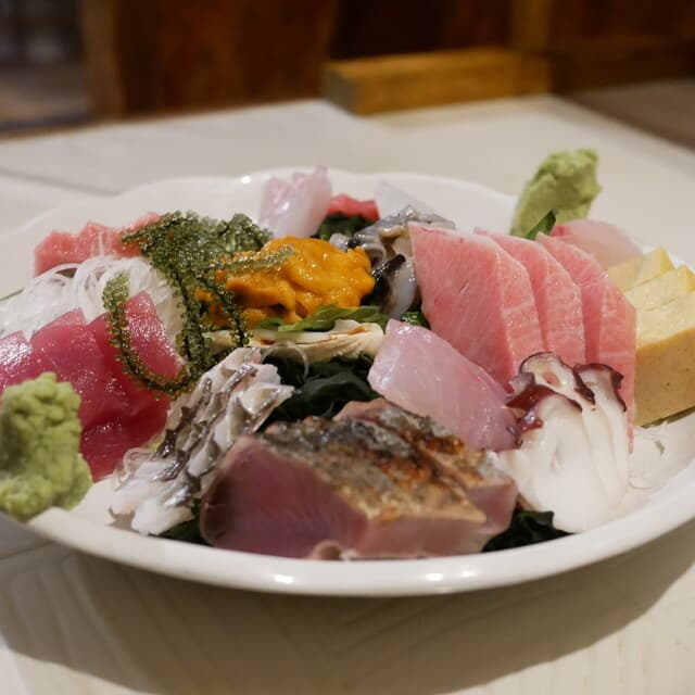 Hitoshi Honten: Bluefin Tuna and Island Dishes, Izakaya-Style